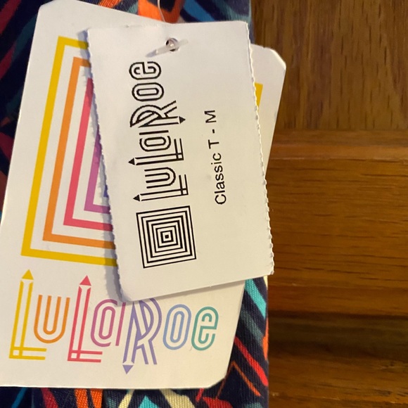 LuLaRoe Classic T - Picture 2 of 3